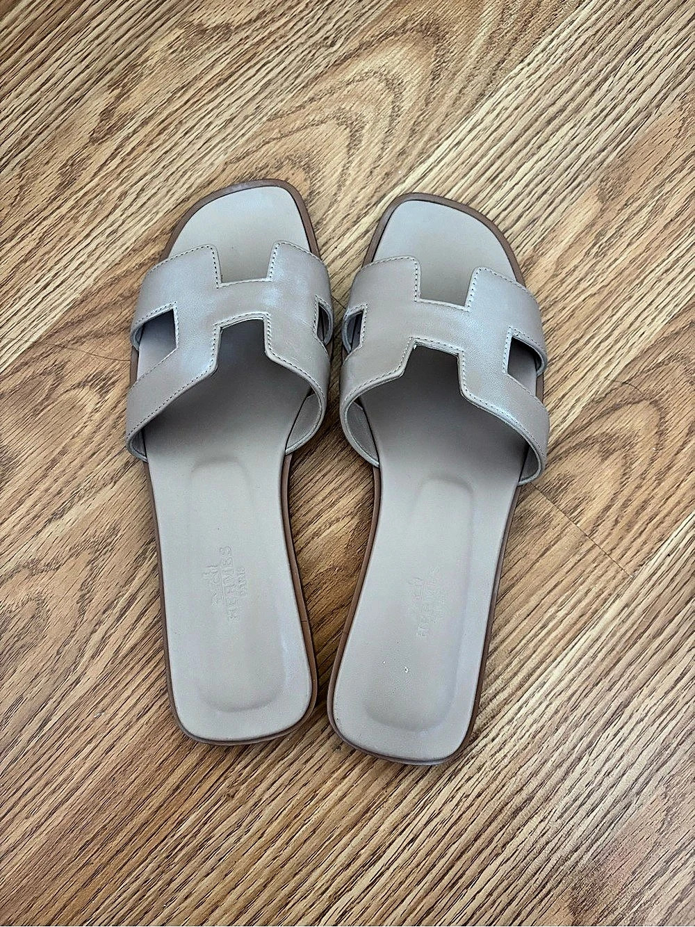 Hermes Oran Sandal H Slides in Gray